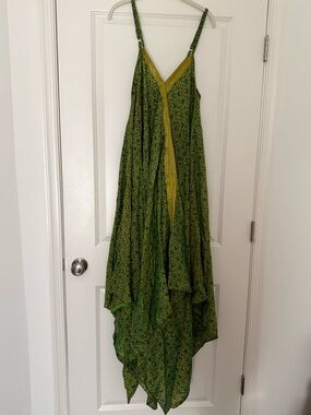 Green Flowing V-Neck Summer Dress